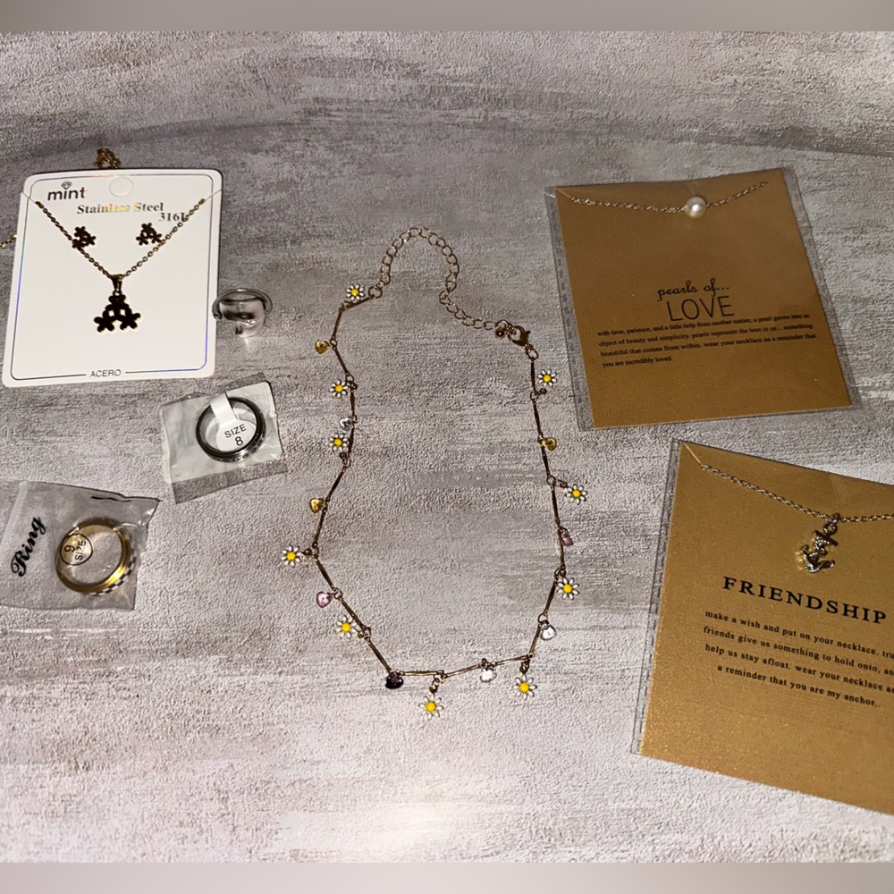 CLOSET CLEAR-OUT: 6 piece jewelry bundle, 3 rings, 3 necklaces